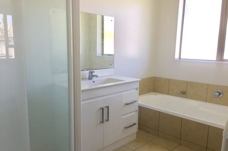 Photo of property in 28a Kayes Road, Pukekohe, 2120