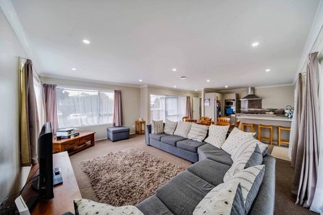 Photo of property in 32 Cargill Street, Papakura, 2110