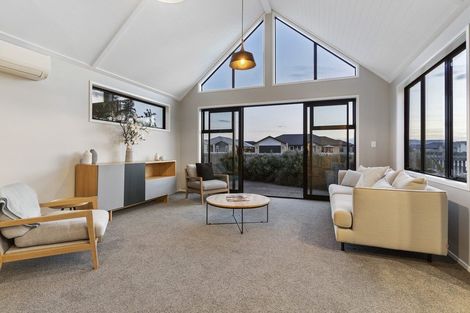 Photo of property in 2 Harding Drive, Papamoa Beach, Papamoa, 3118