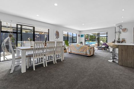 Photo of property in 15 Pohutukawa Parade, Riverhead, 0820