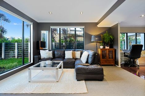 Photo of property in 19 South Kensington Way, Henderson, Auckland, 0612