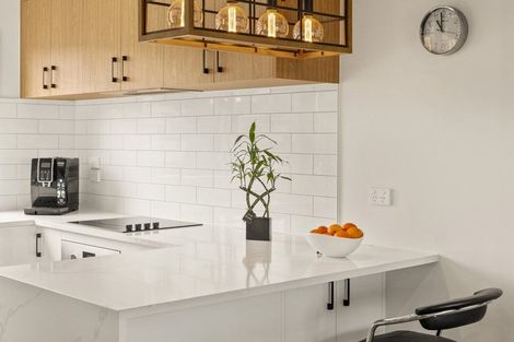 Photo of property in 7/27 Carole Crescent, Pakuranga, Auckland, 2010