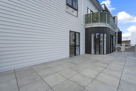Photo of property in 2/132 Stancombe Road, Flat Bush, Auckland, 2016