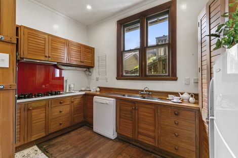 Photo of property in 45 Palliser Road, Roseneath, Wellington, 6011