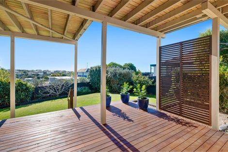 Photo of property in 24 Halldene Terrace, Red Beach, 0932