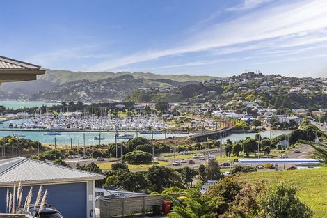 Photo of property in 2 Whitianga View, Paremata, Porirua, 5024