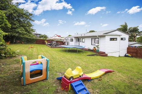 Photo of property in 24 Pahi Place, West Harbour, Auckland, 0618