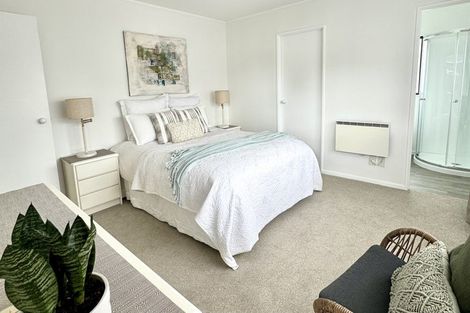 Photo of property in 1/71 Aviemore Drive, Highland Park, Auckland, 2010