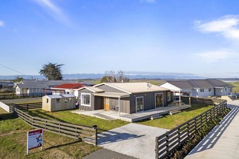 Photo of property in 18 Norton Street, Foxton Beach, Foxton, 4815