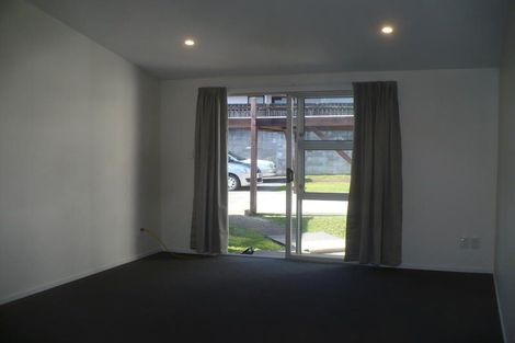 Photo of property in 2 Vera Road, Te Atatu South, Auckland, 0610