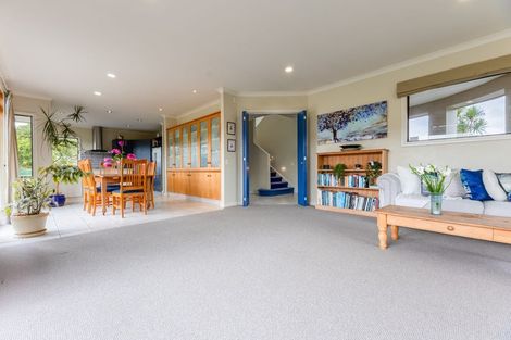 Photo of property in 114 Rutherford Drive, Waikanae Beach, Waikanae, 5036