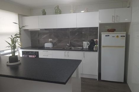 Photo of property in 2/154 Whites Line East, Waiwhetu, Lower Hutt, 5010