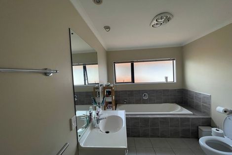 Photo of property in 9 Kalmore Place, Flat Bush, Auckland, 2016