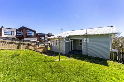 Photo of property in 1/8 Corunna Road, Milford, Auckland, 0620