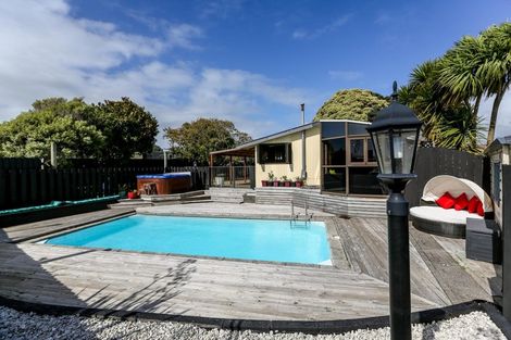 Photo of property in 17 Oleander Place, Bell Block, New Plymouth, 4312