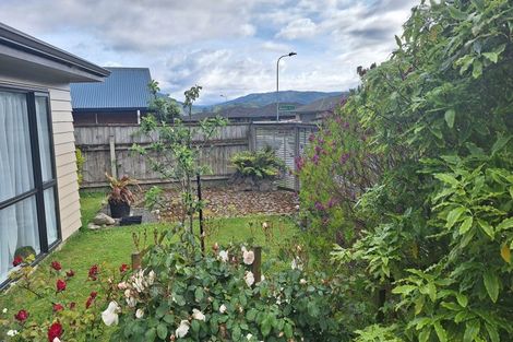 Photo of property in 22 Aragon Grove, Kingsley Heights, Upper Hutt, 5018