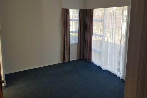 Photo of property in 2/6 Clevedon Road, Papakura, 2110
