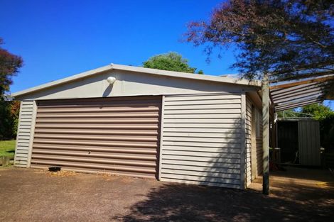 Photo of property in 10 Barron Drive, Green Bay, Auckland, 0604