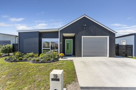 Photo of property in 19 Enereta Road, Otaki, 5512