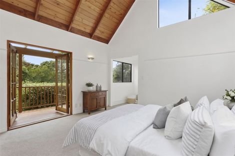 Photo of property in 411 Waitakere Road, Taupaki, Henderson, 0782