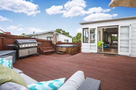 Photo of property in 24 Pahi Place, West Harbour, Auckland, 0618