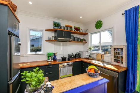 Photo of property in 11 Waimea Street, Westown, New Plymouth, 4310