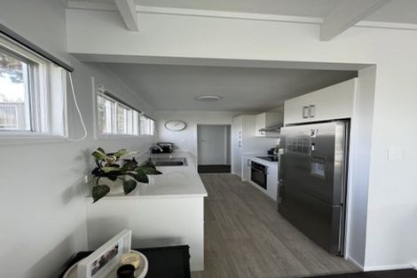 Photo of property in 2/8 Rewi Street, Torbay, Auckland, 0630