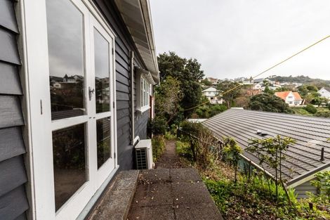 Photo of property in 43 Ngaio Road, Kelburn, Wellington, 6012