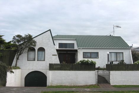 Photo of property in 30 Karyn Street, Castlecliff, Whanganui, 4501