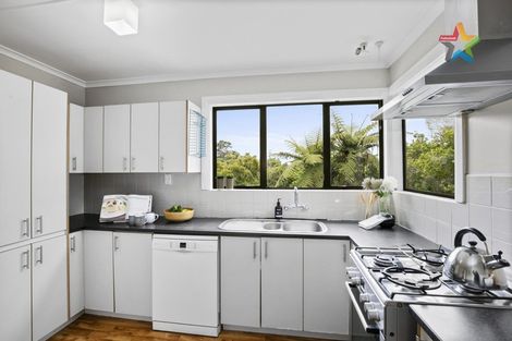 Photo of property in 51 Poto Road, Normandale, Lower Hutt, 5010