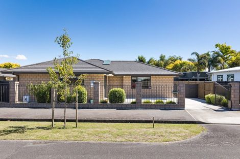 Photo of property in 18 Thomson Street, West End, Palmerston North, 4412