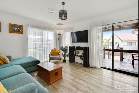 Photo of property in 80 Everglade Drive, Goodwood Heights, Auckland, 2105