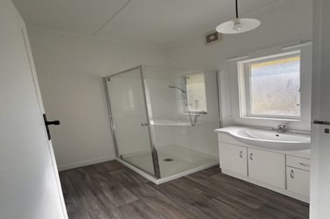 Photo of property in 2 Cambridge Street, Gonville, Whanganui, 4501