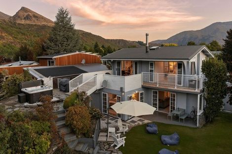 Photo of property in 13 Argyle Place, Arrowtown, 9302