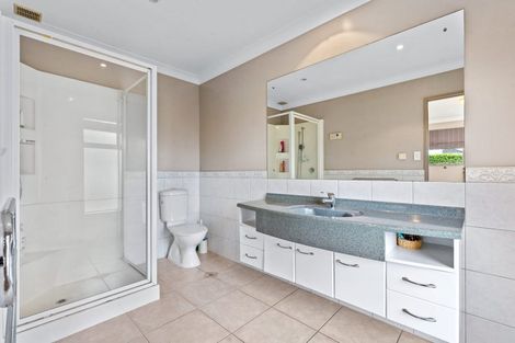 Photo of property in 12 Stonedge Lane, Rosedale, Auckland, 0632