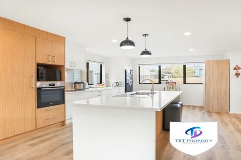 Photo of property in 8/25 Vodanovich Road, Te Atatu South, Auckland, 0610