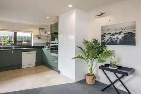 Photo of property in 1 Inverell Place, Waikanae, 5036