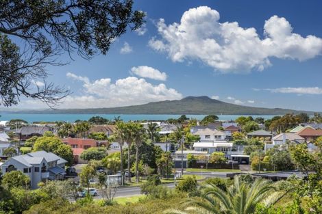 Photo of property in 2/13 Prospect Terrace, Milford, Auckland, 0620