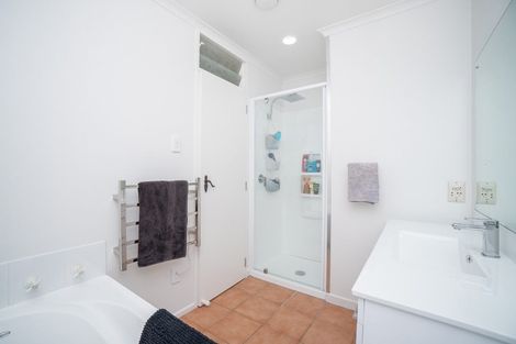 Photo of property in 1 Rakino Place, Awapuni, Palmerston North, 4412