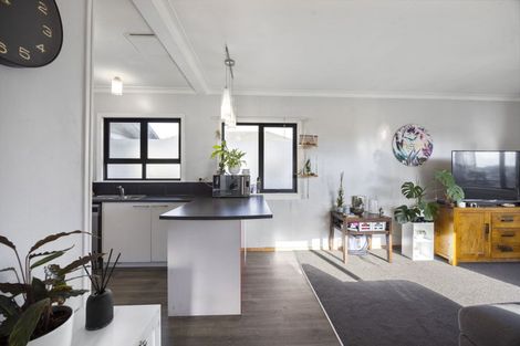 Photo of property in 112 Glover Road, Hawera, 4610