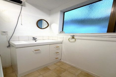 Photo of property in 52 Hiwihau Place, Glenfield, Auckland, 0629