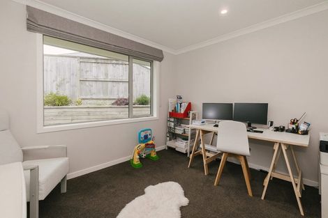 Photo of property in 1 Waimarama Court, Roslyn, Palmerston North, 4414