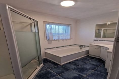 Photo of property in 2/11 Manor Place, Bryndwr, Christchurch, 8053