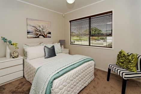Photo of property in 16 Mile Place, Henderson, Auckland, 0612