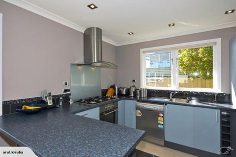 Photo of property in 48 Brooker Grove, Newlands, Wellington, 6037