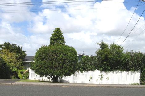Photo of property in 19 Castor Bay Road, Castor Bay, Auckland, 0620