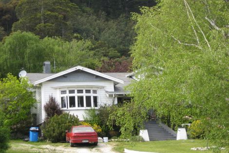 Photo of property in 86 Waikawa Road, Picton, 7220