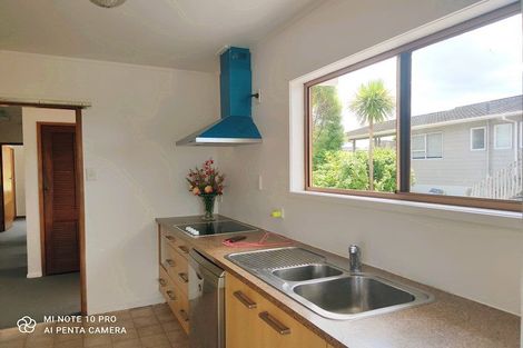 Photo of property in 81 Chivalry Road, Glenfield, Auckland, 0629