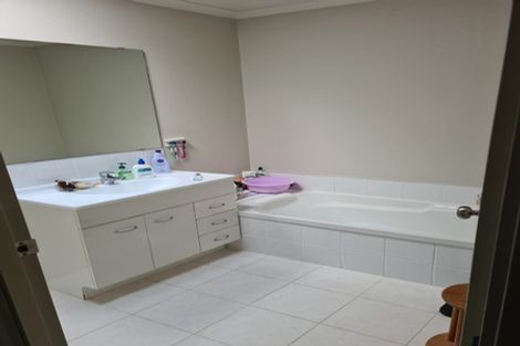 Photo of property in 15 Wiltshire Drive, Huntington, Hamilton, 3210