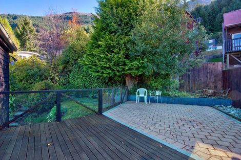 Photo of property in 19 Wye Place, Fernhill, Queenstown, 9300